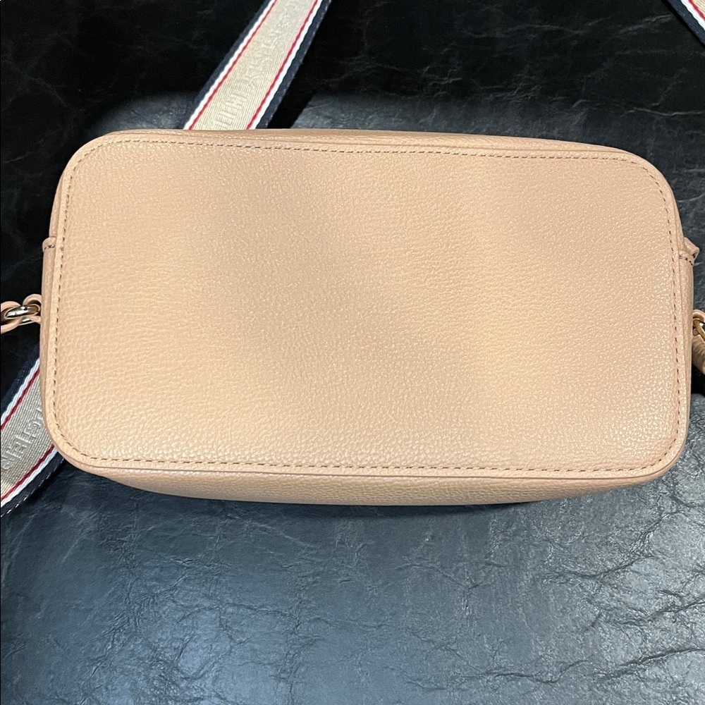 Tommy Hilfiger Kiara II Flap Camera Crossbody – Tan | New Without Tags - Picture 6 of 12
